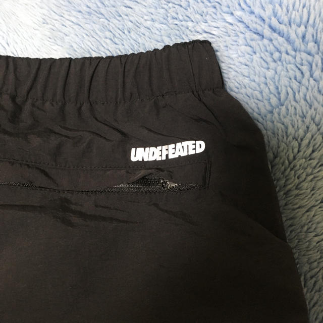 UNDEFEATED(アンディフィーテッド)の中古美品 サイズＭ undefeated warm up pant メンズのパンツ(その他)の商品写真