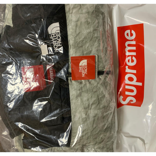 Supreme(シュプリーム)の新品 未使用 19FW Supreme The North Face Paper メンズのジャケット/アウター(ダウンジャケット)の商品写真