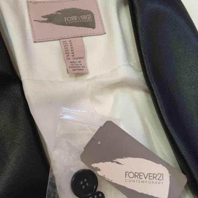 FOREVER 21(フォーエバートゥエンティーワン)のForever21☆バイカラージャケット レディースのジャケット/アウター(テーラードジャケット)の商品写真