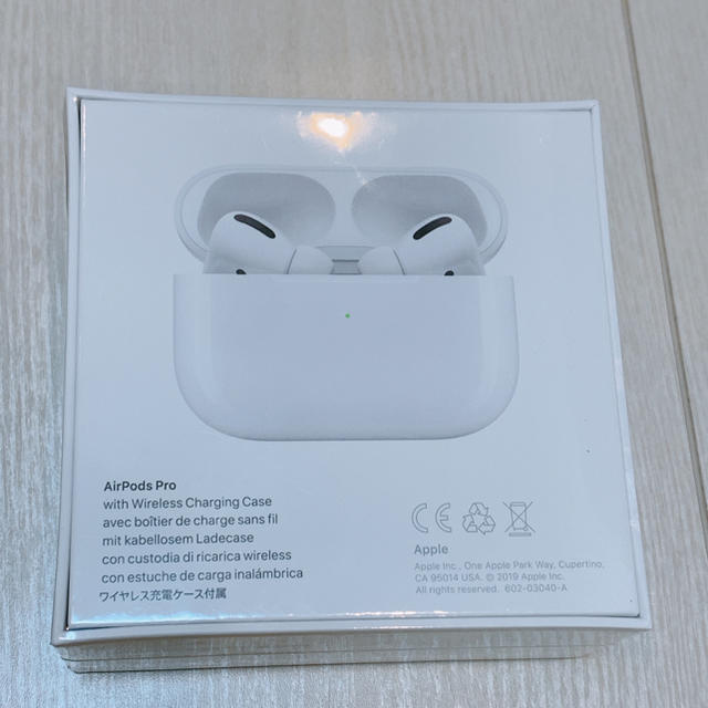 Apple(アップル)のAirPods Pro スマホ/家電/カメラのオーディオ機器(ヘッドフォン/イヤフォン)の商品写真