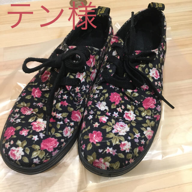 Dr.Martens(ドクターマーチン)のDr.Martens 花柄スニーカー レディースの靴/シューズ(スニーカー)の商品写真