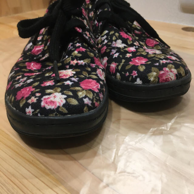 Dr.Martens(ドクターマーチン)のDr.Martens 花柄スニーカー レディースの靴/シューズ(スニーカー)の商品写真