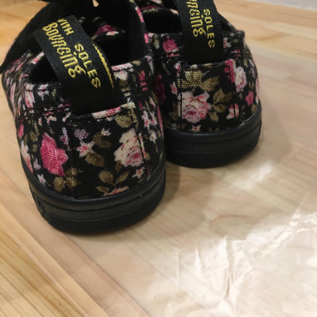 Dr.Martens(ドクターマーチン)のDr.Martens 花柄スニーカー レディースの靴/シューズ(スニーカー)の商品写真