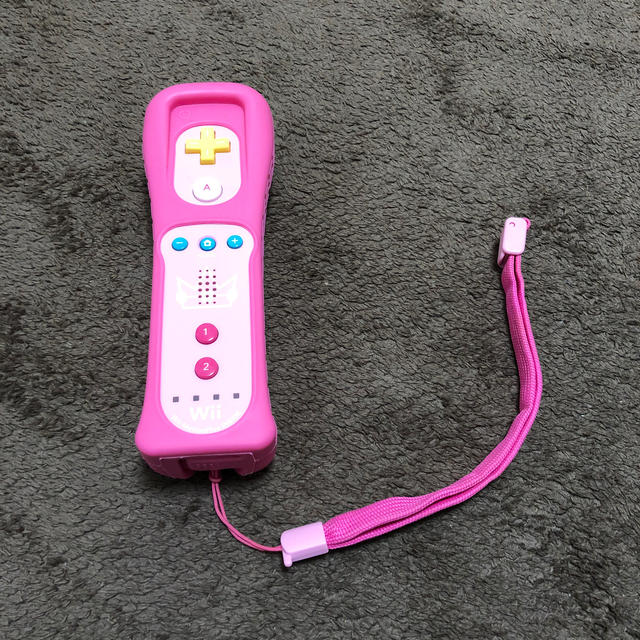 Wii(ウィー)のWiiリモコン(ピーチ) エンタメ/ホビーのゲームソフト/ゲーム機本体(その他)の商品写真