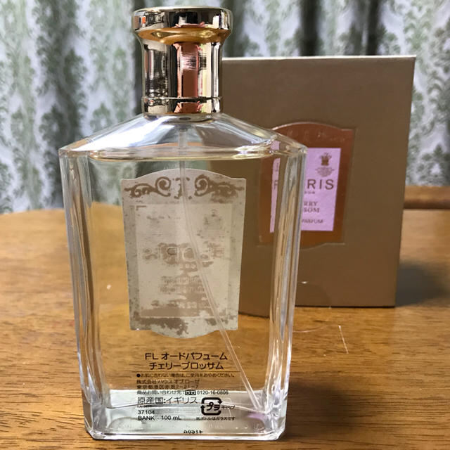 Penhaligon's(ペンハリガン)のなっちょりそ様専用　フローリス チェリーブロッサム　オーデパルファム コスメ/美容の香水(香水(女性用))の商品写真