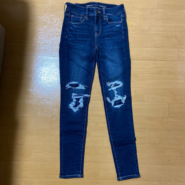 American Eagle(アメリカンイーグル)のアメリカンイーグル　新品　スキニーデニム レディースのパンツ(デニム/ジーンズ)の商品写真