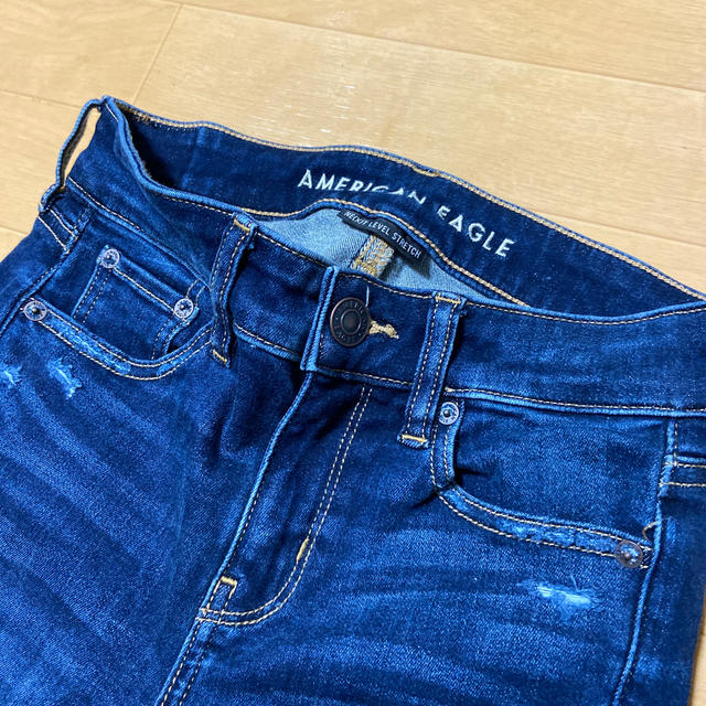 American Eagle(アメリカンイーグル)のアメリカンイーグル　新品　スキニーデニム レディースのパンツ(デニム/ジーンズ)の商品写真