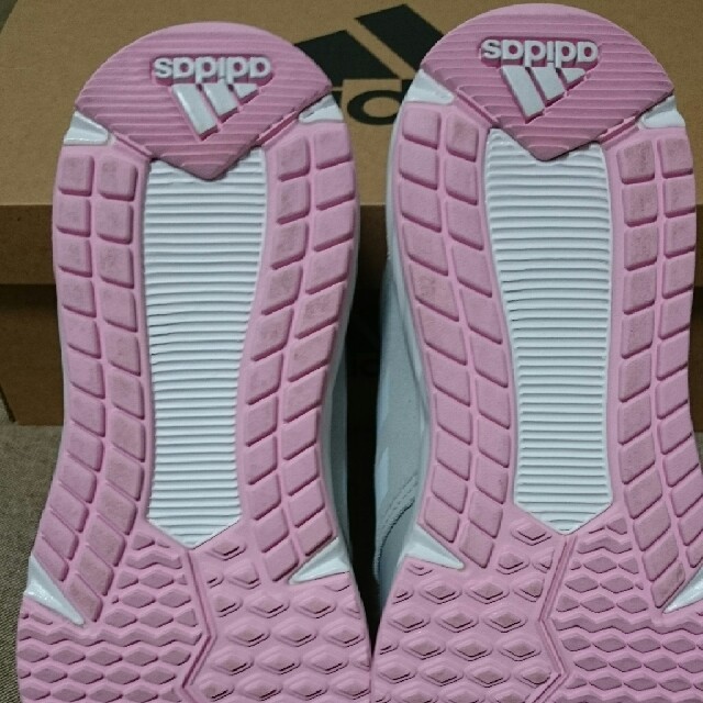 adidas(アディダス)のアディダス　スニーカー　20センチ キッズ/ベビー/マタニティのキッズ靴/シューズ(15cm~)(スニーカー)の商品写真
