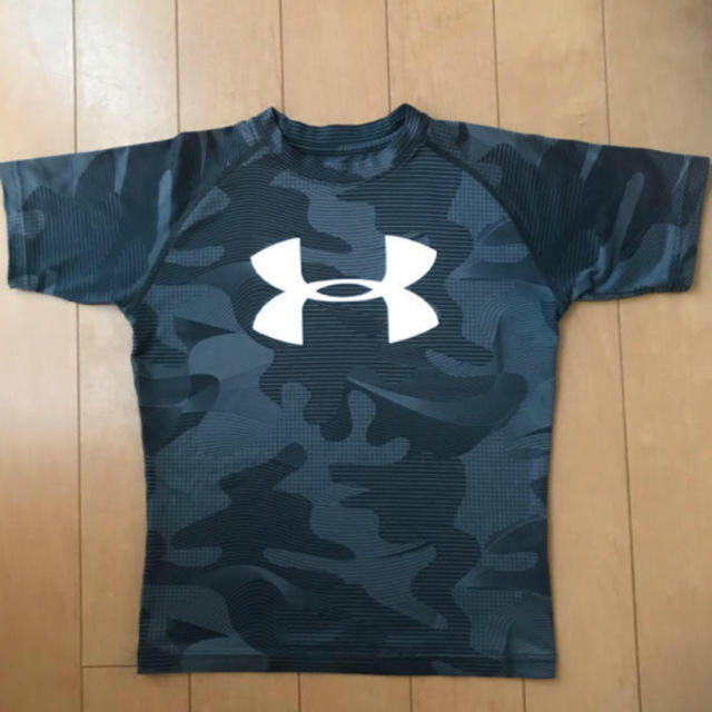 UNDER ARMOUR(アンダーアーマー)のアンダーアーマー　Tシャツ キッズ/ベビー/マタニティのキッズ服男の子用(90cm~)(Tシャツ/カットソー)の商品写真