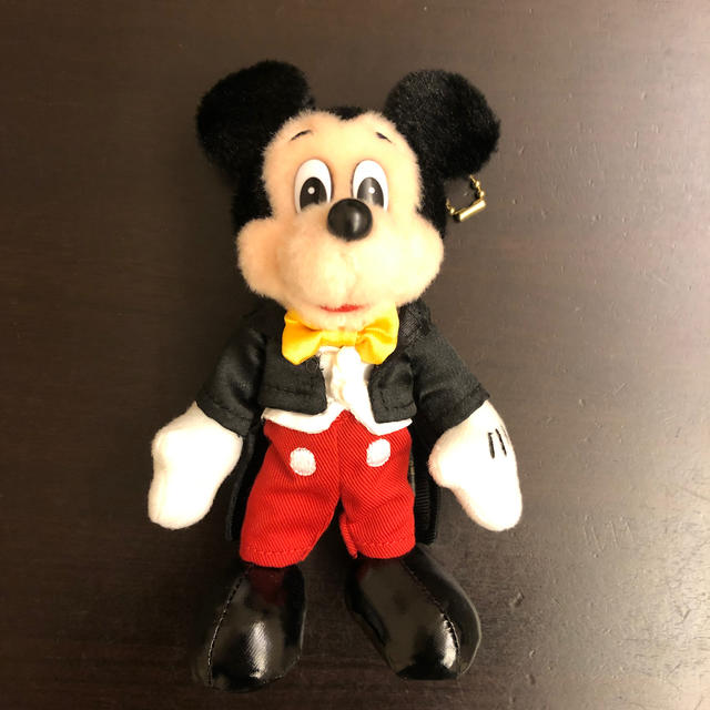 ミッキーマウス(ミッキーマウス)のミッキー  レトロ　ぬいぐるみバッジ エンタメ/ホビーのおもちゃ/ぬいぐるみ(ぬいぐるみ)の商品写真
