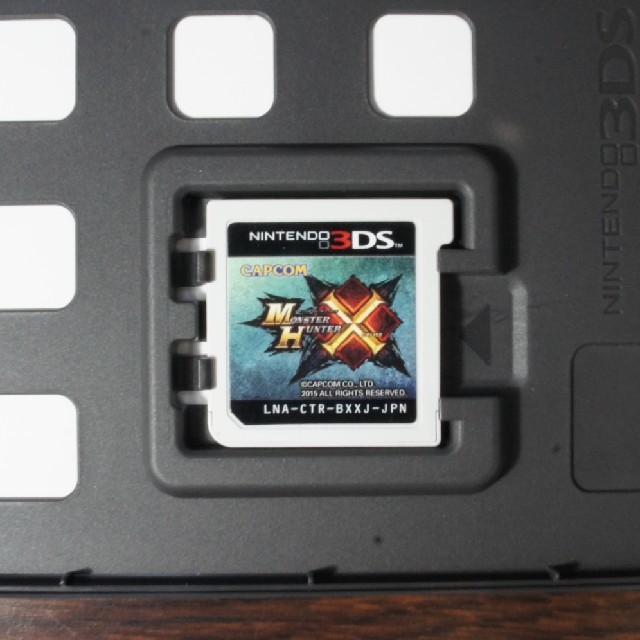 ニンテンドー3DS(ニンテンドー3DS)のニンテンドー3DSソフト モンスターハンタークロス／カプコン エンタメ/ホビーのゲームソフト/ゲーム機本体(家庭用ゲームソフト)の商品写真
