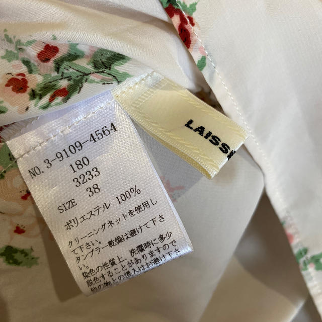 LAISSE PASSE(レッセパッセ)のペプラム花柄ブラウス レディースのトップス(シャツ/ブラウス(半袖/袖なし))の商品写真