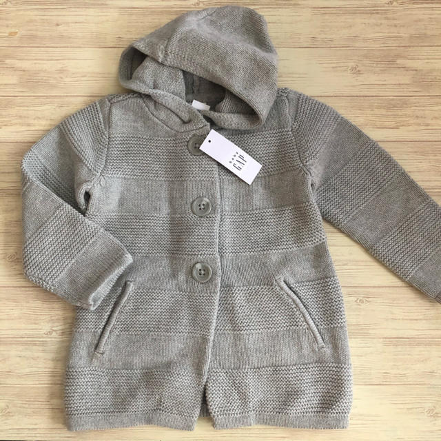 babyGAP(ベビーギャップ)のBabyGap  新品　カーディガン キッズ/ベビー/マタニティのキッズ服男の子用(90cm~)(カーディガン)の商品写真