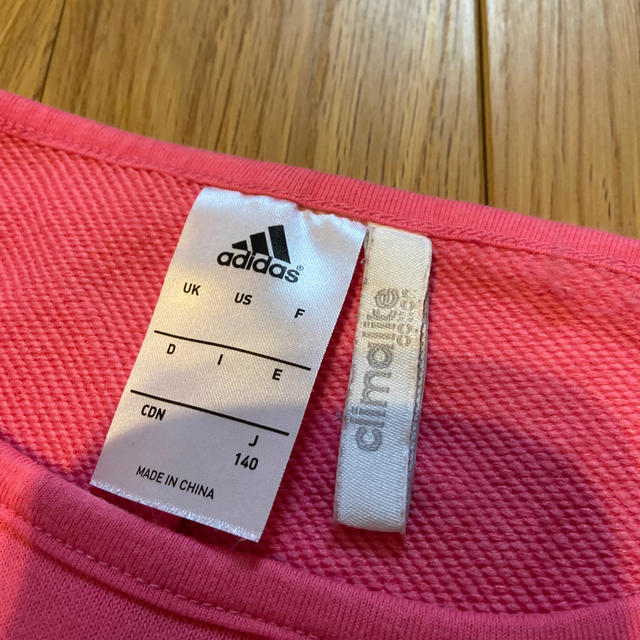 adidas(アディダス)のadidas １４０　 キッズ/ベビー/マタニティのキッズ服男の子用(90cm~)(Tシャツ/カットソー)の商品写真