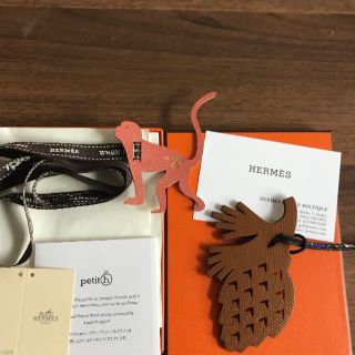 エルメス(Hermes)のみゅん様専用　エルメス　プティアッシュ　チャーム　マツボックリ(チャーム)