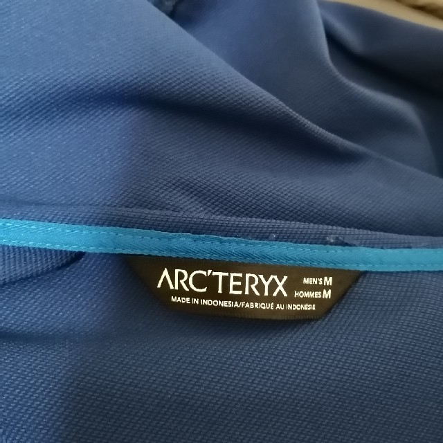 ARC'TERYX(アークテリクス)のかなり美品☆ARC’TERYX Gamma LT フーディ トリトン Mサイズ メンズのジャケット/アウター(マウンテンパーカー)の商品写真