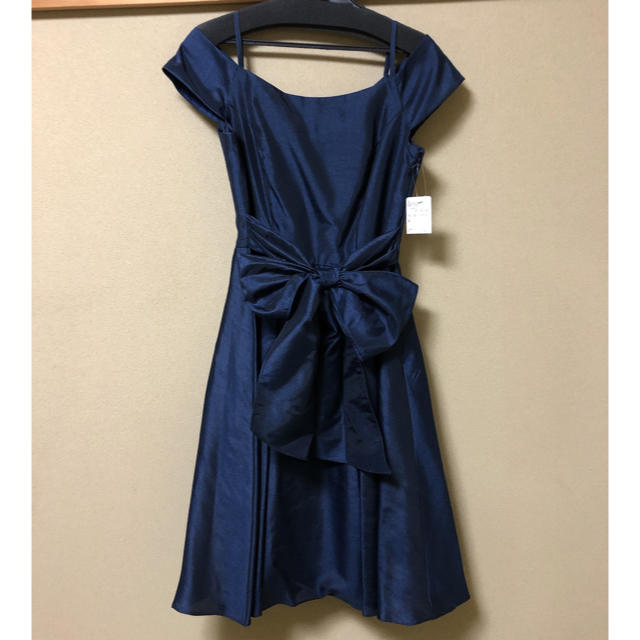 ドレス　サテン　ネイビー　Mサイズ　未使用、タグ付き レディースのフォーマル/ドレス(ミディアムドレス)の商品写真