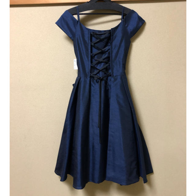 ドレス　サテン　ネイビー　Mサイズ　未使用、タグ付き レディースのフォーマル/ドレス(ミディアムドレス)の商品写真