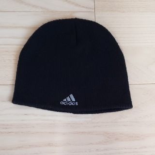 アディダス(adidas)のadidasニット帽子(ニット帽/ビーニー)