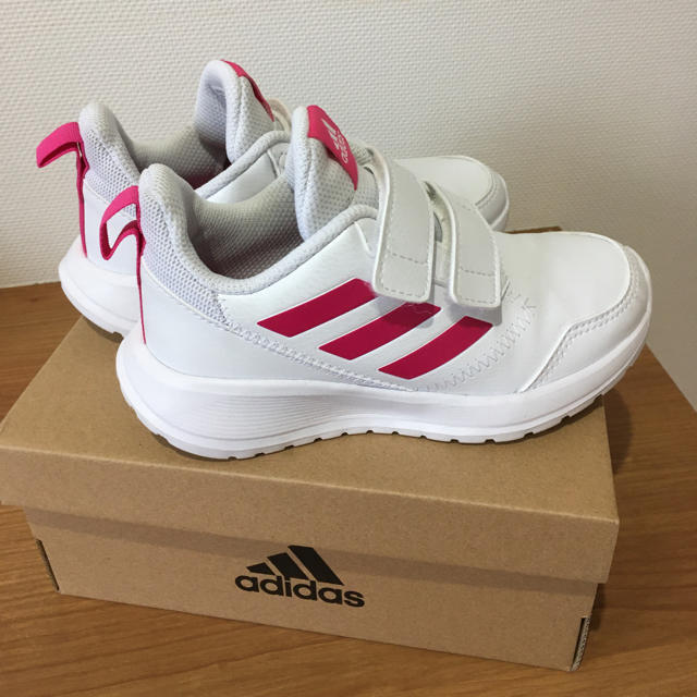 adidas(アディダス)の【専用】美品★アディダス★スニーカーピンク17cm キッズ/ベビー/マタニティのキッズ靴/シューズ(15cm~)(スニーカー)の商品写真