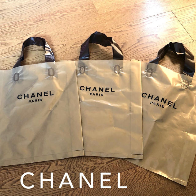 CHANEL(シャネル)の未使用 CHANEL ショップ袋 3枚セット レディースのバッグ(ショップ袋)の商品写真