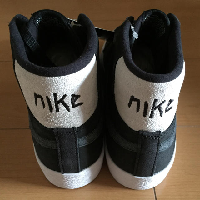 NIKE(ナイキ)のNIKE SB ZOOM BLAZER MID QS  "ナーハンターズ" メンズの靴/シューズ(スニーカー)の商品写真