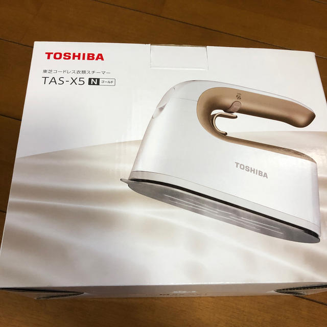 東芝(トウシバ)の東芝 コードレス衣類スチーマー TAS-X5 スマホ/家電/カメラの生活家電(アイロン)の商品写真