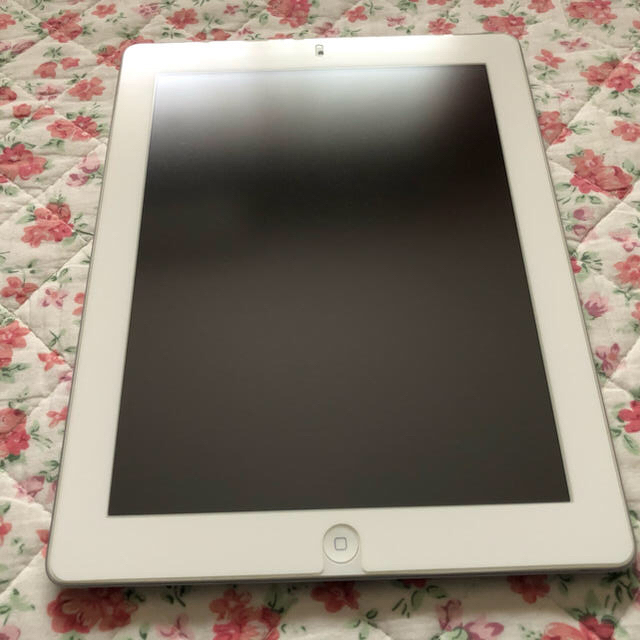 iPad(アイパッド)のApple iPad 2 32GB ホワイト MC980J／A Wi-Fi  スマホ/家電/カメラのPC/タブレット(タブレット)の商品写真