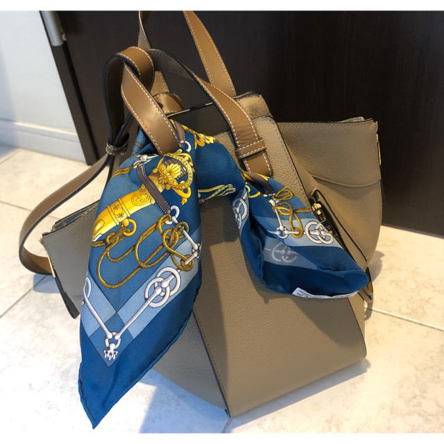 美品 使用感無し シックなブルー エルメス スカーフ プチカレ