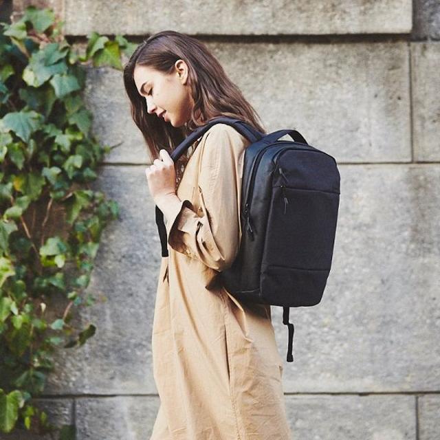 新品Incase バックパック リュックCity Dot Backpack