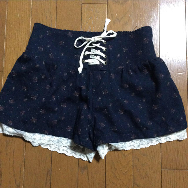 HONEYS(ハニーズ)の花柄ショートパンツ レディースのパンツ(ショートパンツ)の商品写真