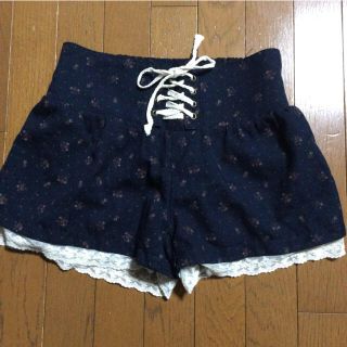 ハニーズ(HONEYS)の花柄ショートパンツ(ショートパンツ)