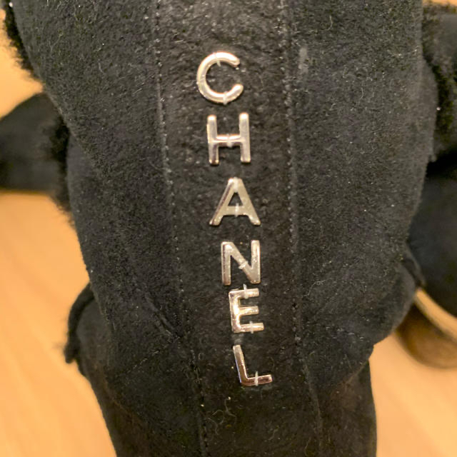 CHANEL(シャネル)のお値下げ！シャネル　ムートンブーツ　ヒール レディースの靴/シューズ(ブーツ)の商品写真