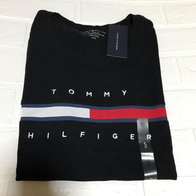 TOMMY HILFIGER(トミーヒルフィガー)の【大人気★USサイズSラスト1点】トミーフィルガーTシャツ レディースのトップス(Tシャツ(半袖/袖なし))の商品写真