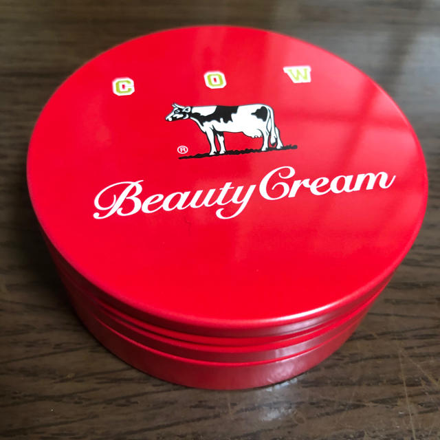 COW(カウブランド)の赤箱　ビューティークリーム　新品　 コスメ/美容のボディケア(ボディクリーム)の商品写真