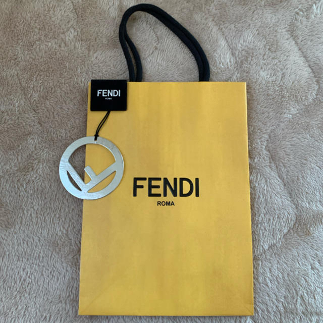 FENDI(フェンディ)のフェンディーショッパー《マグネット・紙製チャーム付き》 レディースのバッグ(ショップ袋)の商品写真