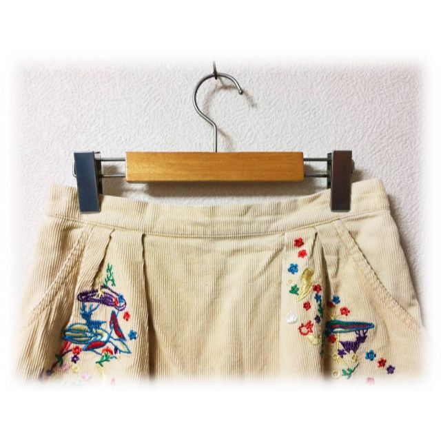 ScoLar(スカラー)のスカラー 刺繍 コーデュロイ スカート ミニスカート カラフル ウエストゴム レディースのスカート(ミニスカート)の商品写真