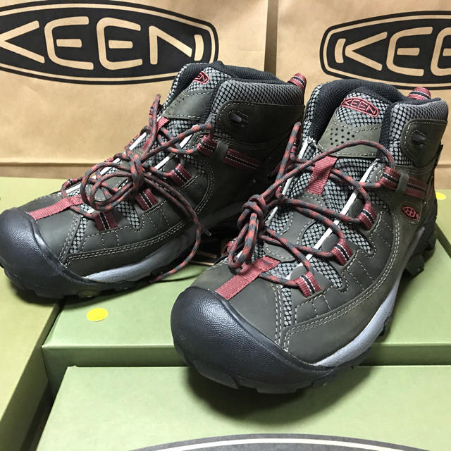 KEEN(キーン)のKEEN 27.5cm  防水　TARGHEE II MID WP  緑/赤　 メンズの靴/シューズ(ブーツ)の商品写真