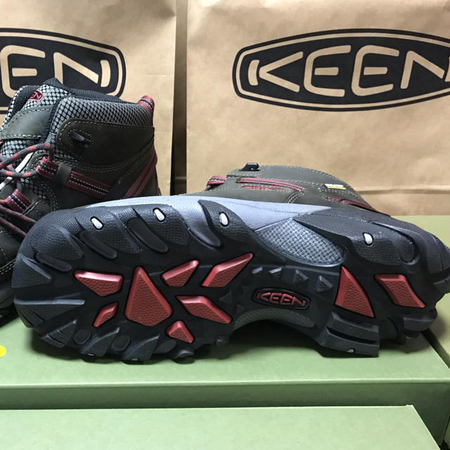 KEEN(キーン)のKEEN 27.5cm  防水　TARGHEE II MID WP  緑/赤　 メンズの靴/シューズ(ブーツ)の商品写真