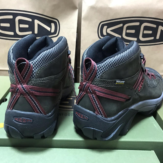 KEEN(キーン)のKEEN 27.5cm  防水　TARGHEE II MID WP  緑/赤　 メンズの靴/シューズ(ブーツ)の商品写真