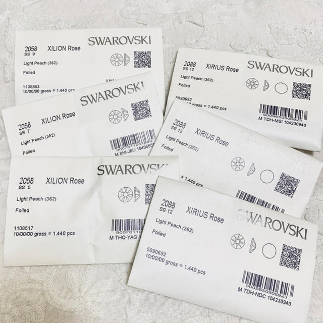 SWAROVSKI(スワロフスキー)のk 様 専用 コスメ/美容のネイル(デコパーツ)の商品写真