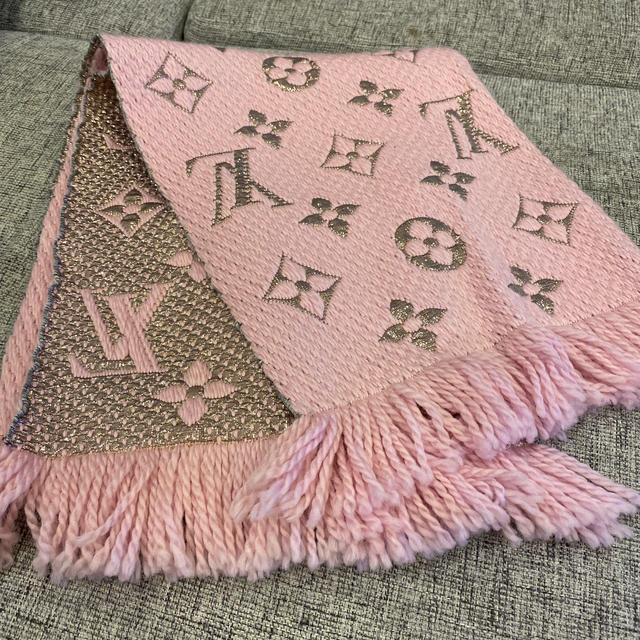 LOUIS VUITTON(ルイヴィトン)の【新品】本物VUITTONマフラー レディースのファッション小物(マフラー/ショール)の商品写真