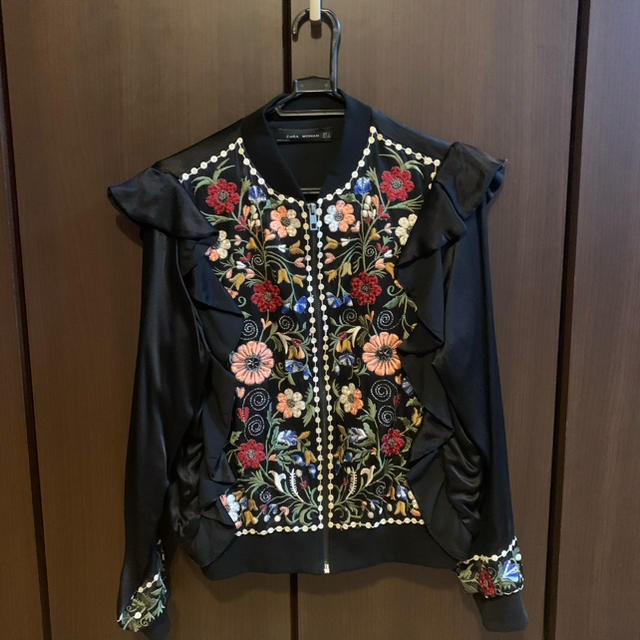ZARA(ザラ)の刺繍ブルゾン レディースのジャケット/アウター(ブルゾン)の商品写真