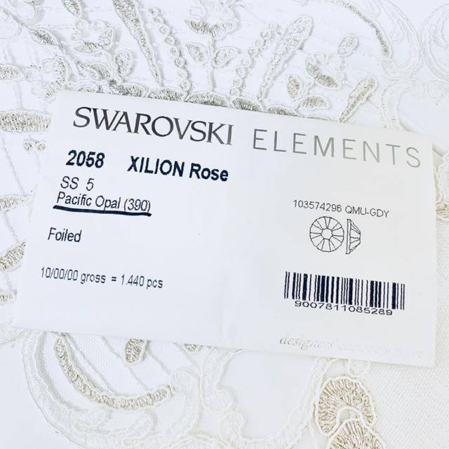 SWAROVSKI(スワロフスキー)の【凛様 専用】パシフィックオパールss5 & アクアマリン ss12 コスメ/美容のネイル(デコパーツ)の商品写真