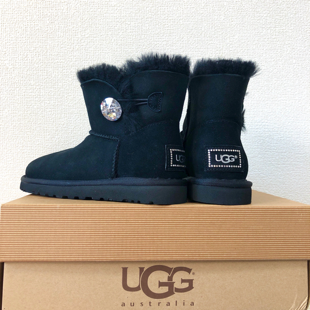 UGG ミニベイリーボタンブリング