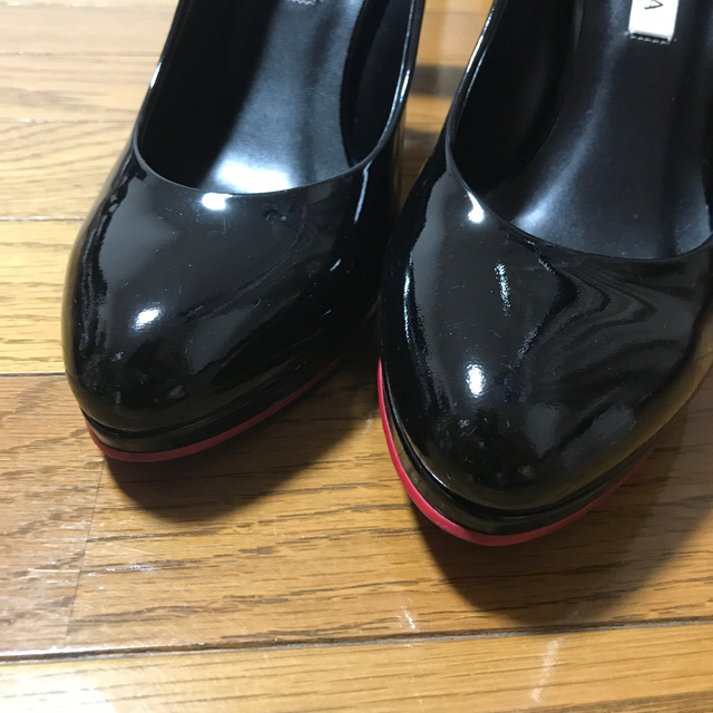 DIANA(ダイアナ)の💓7/14限定値下げ💓ダイアナ♡ルブタン風黒パンプス👠 レディースの靴/シューズ(ハイヒール/パンプス)の商品写真