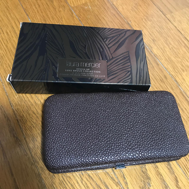 laura mercier(ローラメルシエ)の新品未使用　ローラメルシエ　ブラシケース コスメ/美容のベースメイク/化粧品(その他)の商品写真