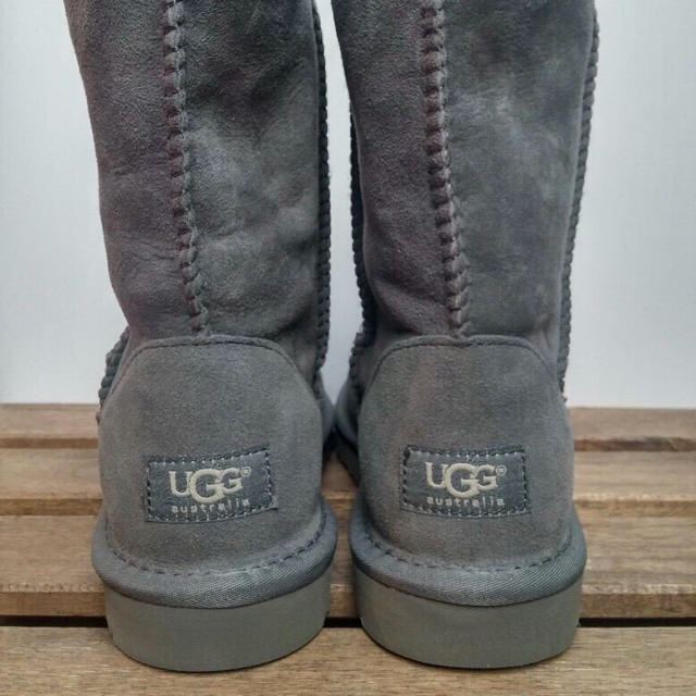 UGG(アグ)のUGG クラシックショート US8 灰 レディースの靴/シューズ(ブーツ)の商品写真