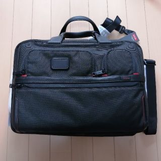 TUMI(ビジネスバッグ ・ グリーン・カーキ/緑色系)のフリマ TUMI(ビジネスバッグ ・ グリーン・カーキ/緑色系)のフリマ