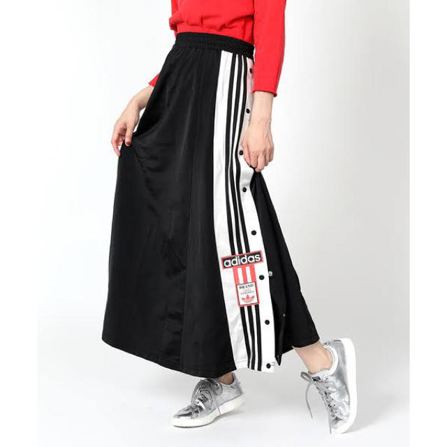 【adidas】スナップボタン付きスカート